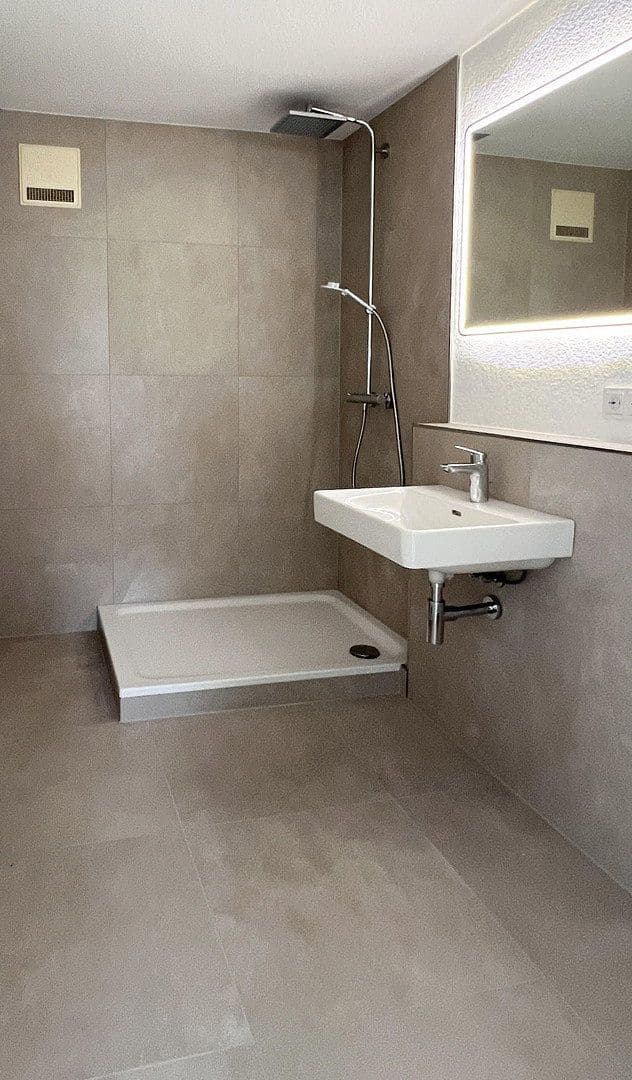 Prodej bytu 4+1 92 m², Pfälzerstraße 33, Neckarsulm, Bádensko-Württembersko Prodej bytu 4+1 92 m², Pfälzerstraße 33, Neckarsulm, Bádensko-Württembersko