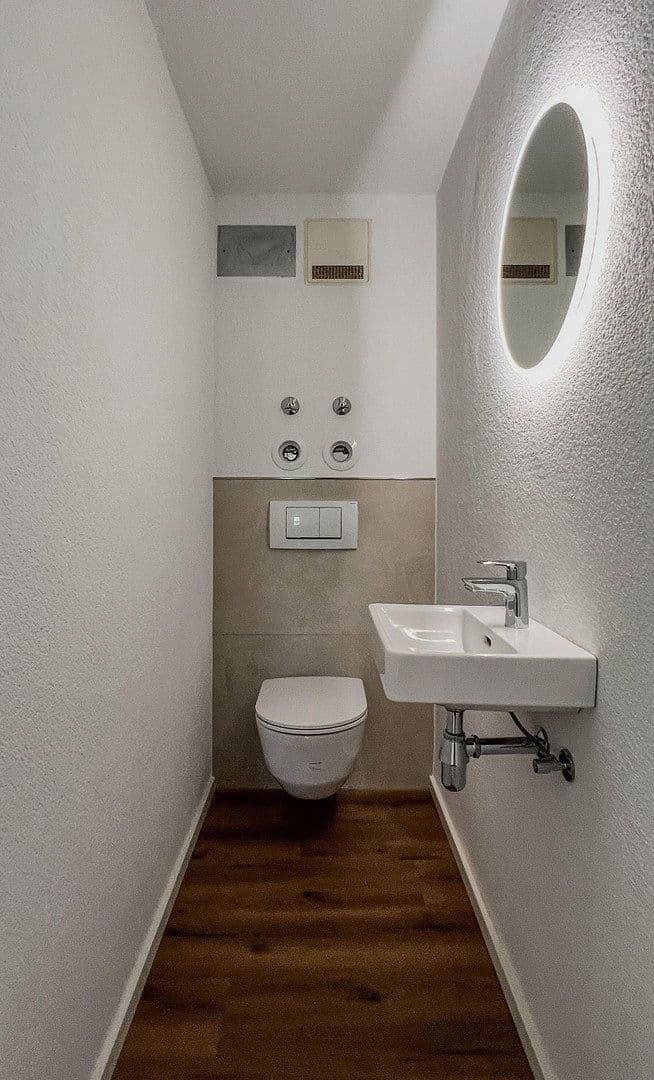 Prodej bytu 4+1 92 m², Pfälzerstraße 33, Neckarsulm, Bádensko-Württembersko Prodej bytu 4+1 92 m², Pfälzerstraße 33, Neckarsulm, Bádensko-Württembersko