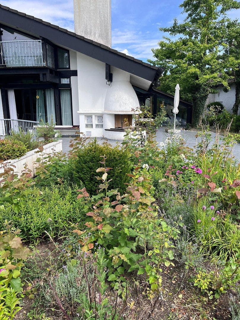 Prodej domu 591 m², pozemek 4.760 m², Möhrendorf, Bavorsko Prodej domu 591 m², pozemek 4.760 m², Möhrendorf, Bavorsko