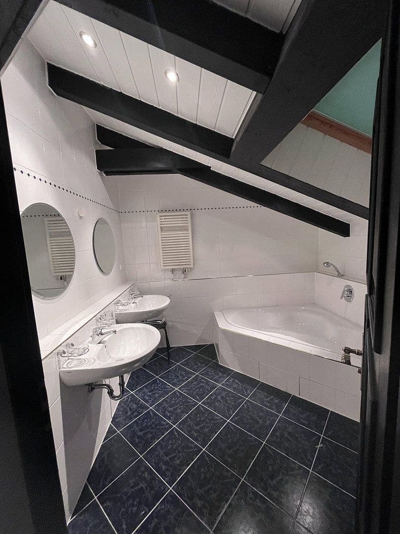 Prodej domu 591 m², pozemek 4.760 m², Möhrendorf, Bavorsko Prodej domu 591 m², pozemek 4.760 m², Möhrendorf, Bavorsko