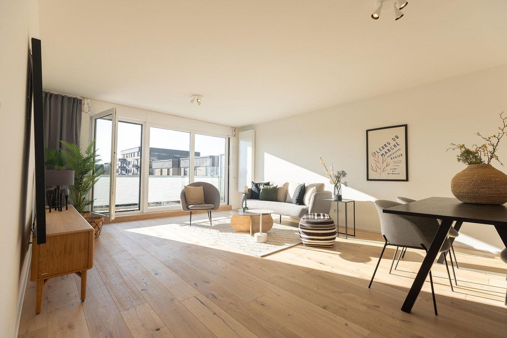 Pronájem bytu 3+1 91 m², Düsseldorf, Severní Porýní-Vestfálsko Pronájem bytu 3+1 91 m², Düsseldorf, Severní Porýní-Vestfálsko