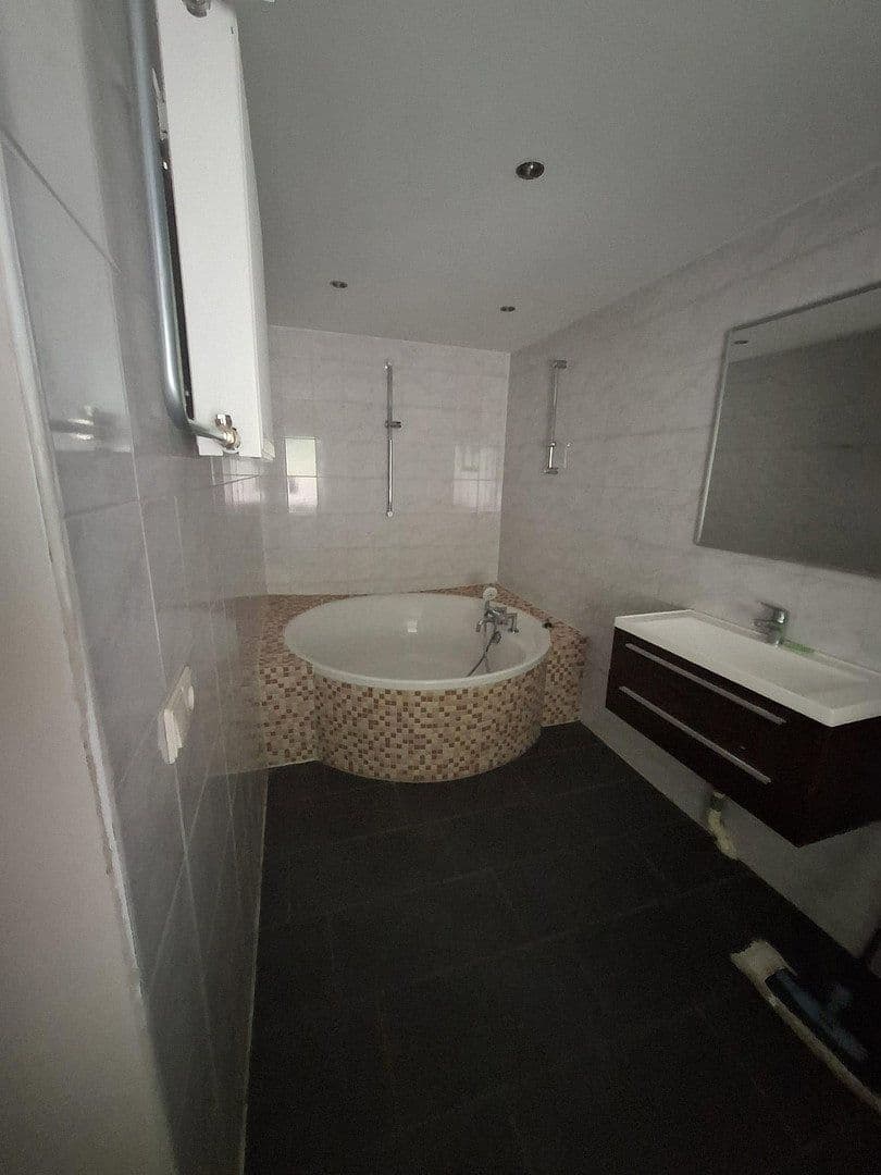 Pronájem bytu 3+1 131 m², Alte Blankenburger Str. 3, Thale, Sasko-Anhaltsko Pronájem bytu 3+1 131 m², Alte Blankenburger Str. 3, Thale, Sasko-Anhaltsko