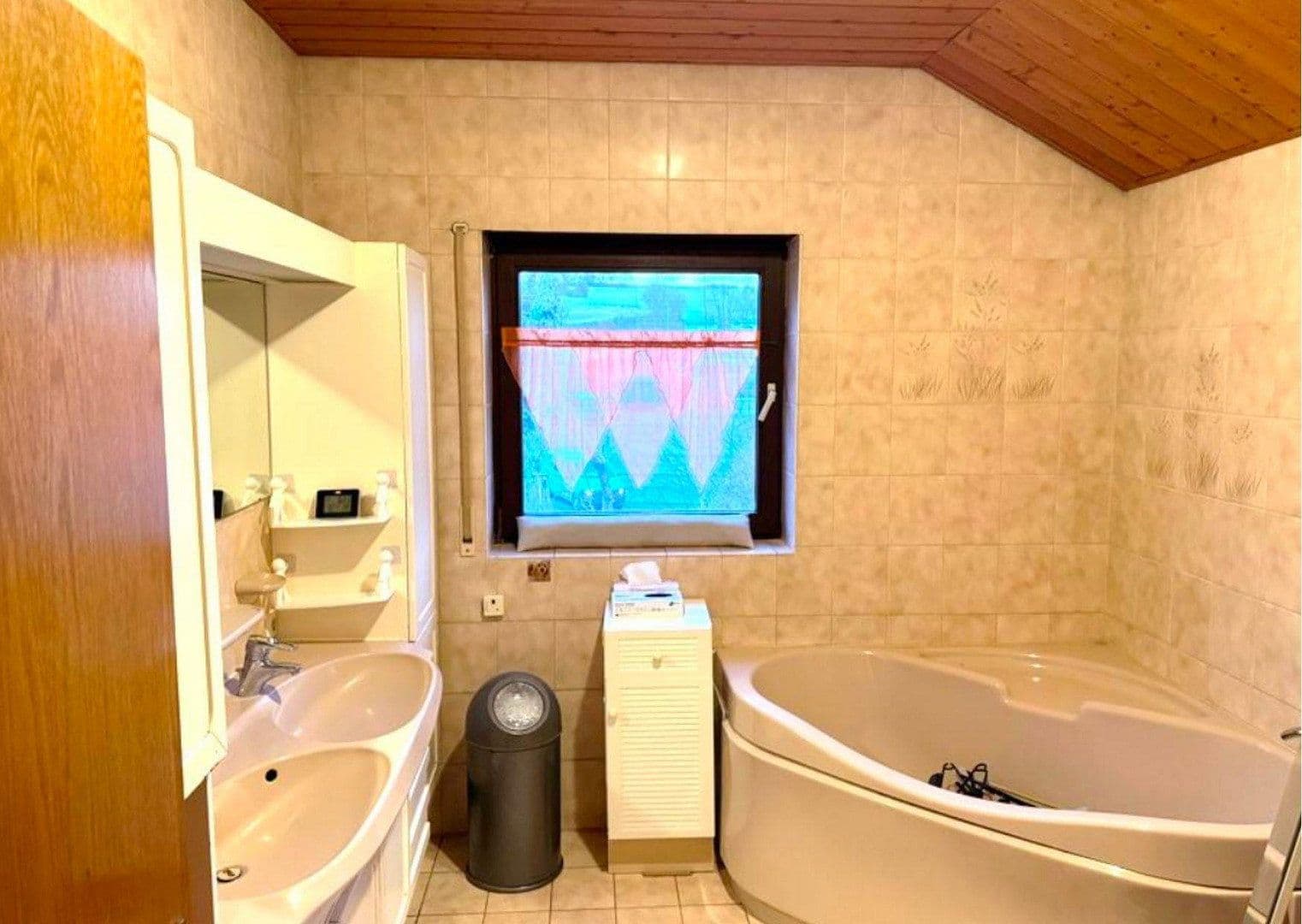 Prodej domu 220 m², pozemek 1.112 m², Wiesloch, Bádensko-Württembersko Prodej domu 220 m², pozemek 1.112 m², Wiesloch, Bádensko-Württembersko