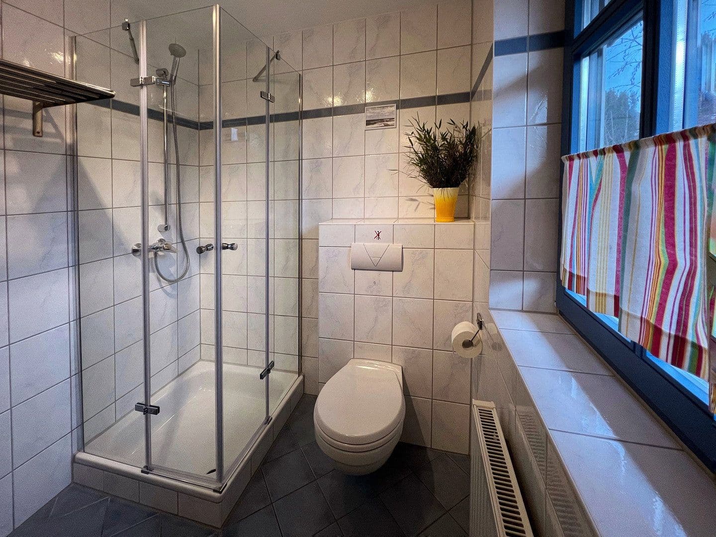 Prodej domu 244 m², pozemek 13.600 m², Dorfstraße, 16, Neuenkirchen, Mecklenburg-Vorpommern Prodej domu 244 m², pozemek 13.600 m², Dorfstraße, 16, Neuenkirchen, Mecklenburg-Vorpommern