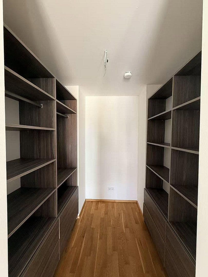 Pronájem bytu 2+1 66 m², Frankfurt, Hessen Pronájem bytu 2+1 66 m², Frankfurt, Hessen