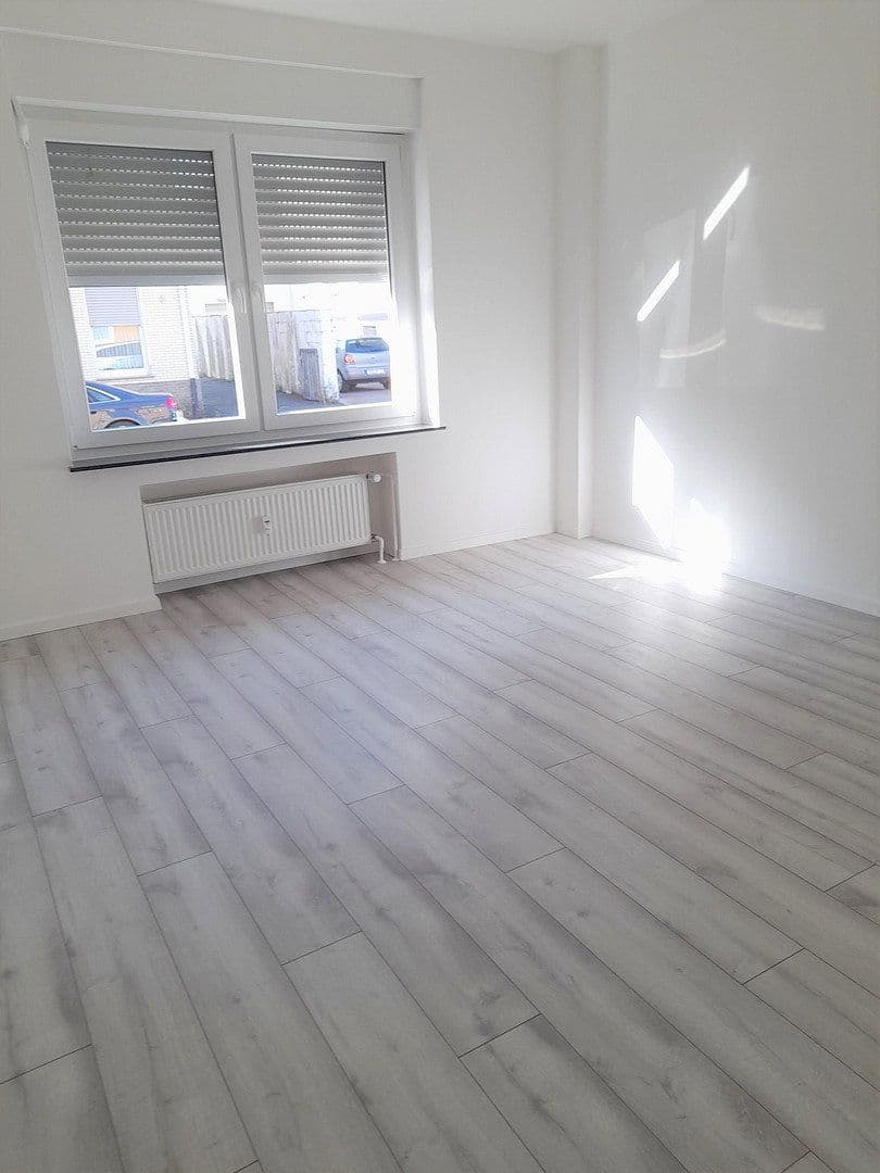 Pronájem bytu 3+1 70 m², Marktstraße 6, Solingen, Severní Porýní-Vestfálsko Pronájem bytu 3+1 70 m², Marktstraße 6, Solingen, Severní Porýní-Vestfálsko