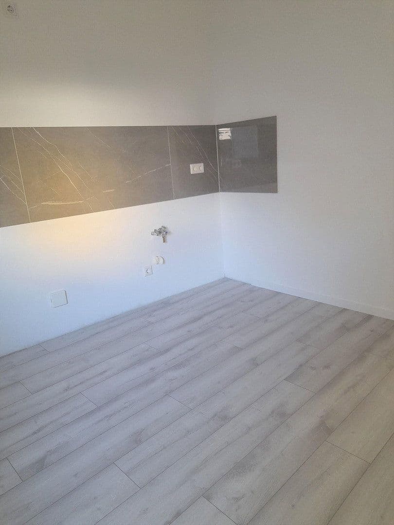 Pronájem bytu 3+1 70 m², Marktstraße 6, Solingen, Severní Porýní-Vestfálsko Pronájem bytu 3+1 70 m², Marktstraße 6, Solingen, Severní Porýní-Vestfálsko