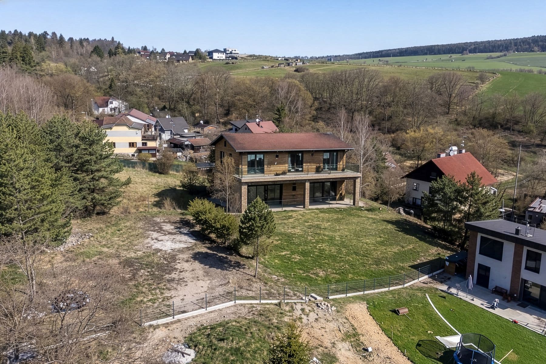 Prodej pozemku 1.468 m², V Jedlovci, Všestary, Královéhradecký kraj Prodej pozemku 1.468 m², V Jedlovci, Všestary, Královéhradecký kraj