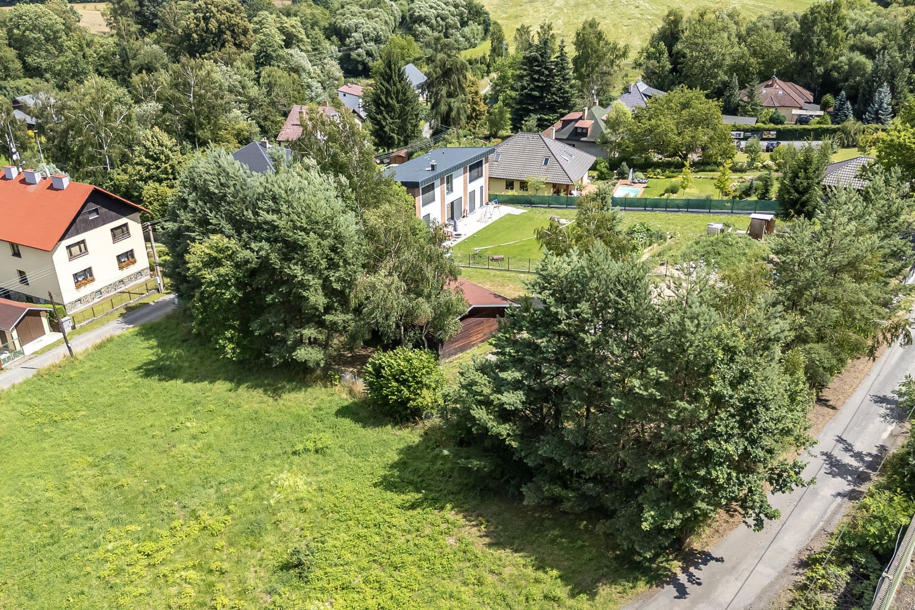 Prodej pozemku 1.468 m², V Jedlovci, Všestary, Královéhradecký kraj Prodej pozemku 1.468 m², V Jedlovci, Všestary, Královéhradecký kraj