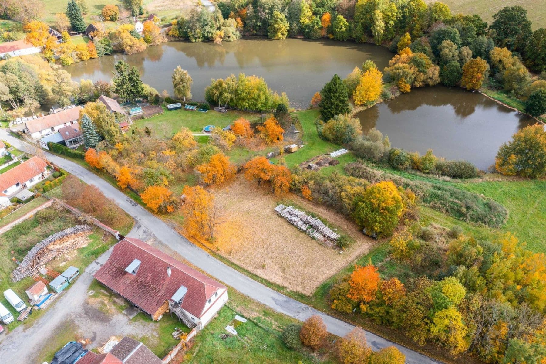 Prodej pozemku 3.200 m², Chotoviny, Jihočeský kraj Prodej pozemku 3.200 m², Chotoviny, Jihočeský kraj