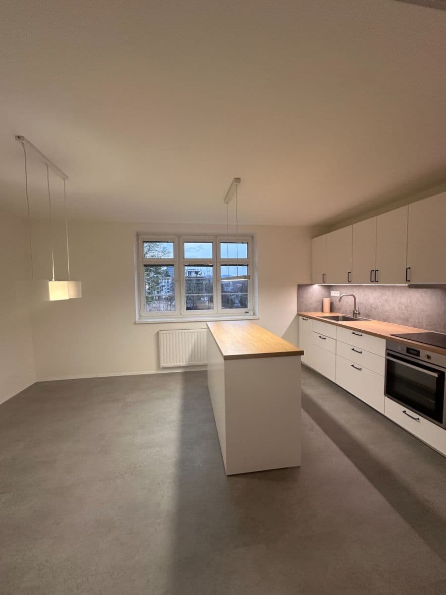 Pronájem bytu 3+1 100 m², Na Perštýně, Liberec, Liberecký kraj Pronájem bytu 3+1 100 m², Na Perštýně, Liberec, Liberecký kraj