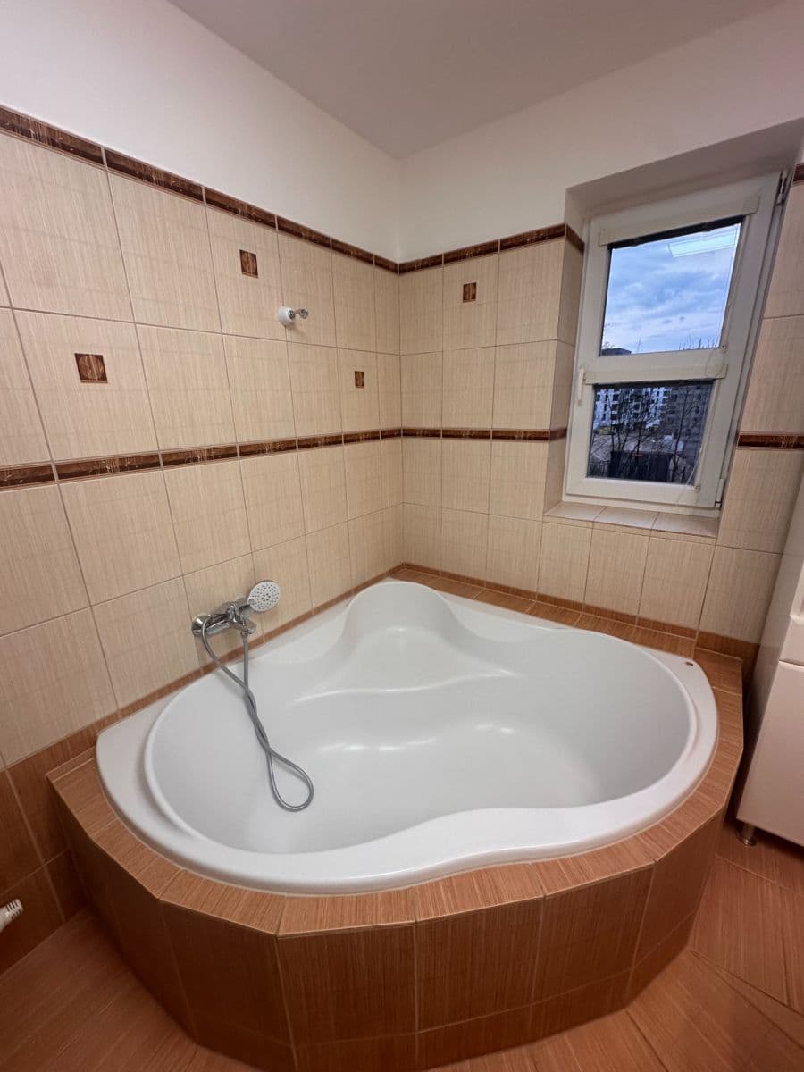 Pronájem bytu 3+1 100 m², Na Perštýně, Liberec, Liberecký kraj Pronájem bytu 3+1 100 m², Na Perštýně, Liberec, Liberecký kraj