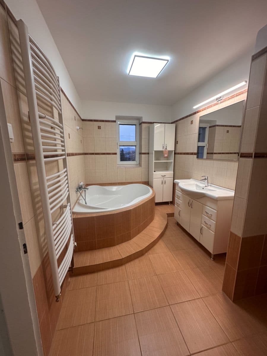 Pronájem bytu 3+1 100 m², Na Perštýně, Liberec, Liberecký kraj Pronájem bytu 3+1 100 m², Na Perštýně, Liberec, Liberecký kraj