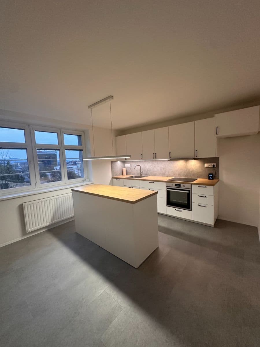 Pronájem bytu 3+1 100 m², Na Perštýně, Liberec, Liberecký kraj Pronájem bytu 3+1 100 m², Na Perštýně, Liberec, Liberecký kraj