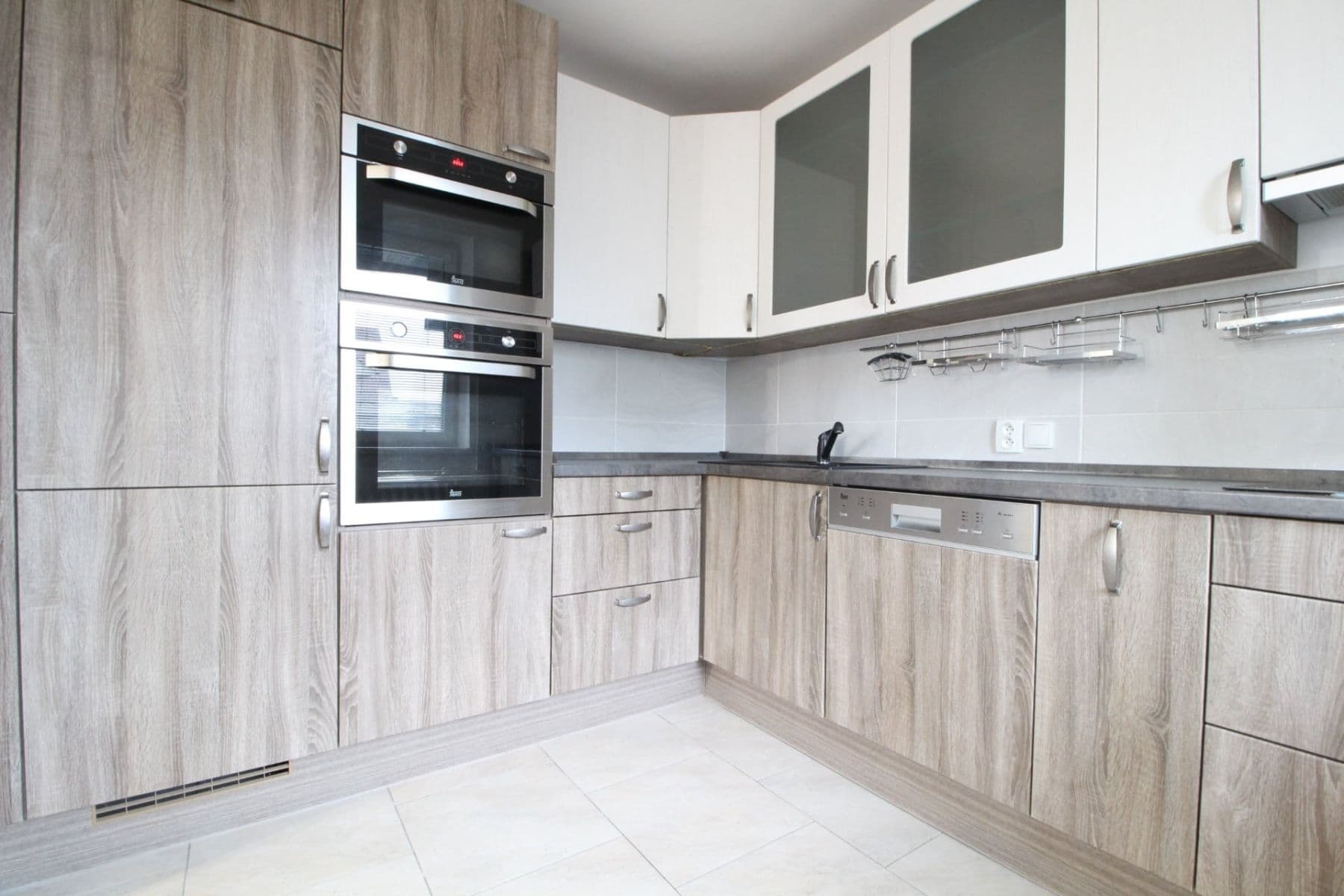 Pronájem bytu 2+kk 55 m², Hrušovická, Praha, Praha Pronájem bytu 2+kk 55 m², Hrušovická, Praha, Praha