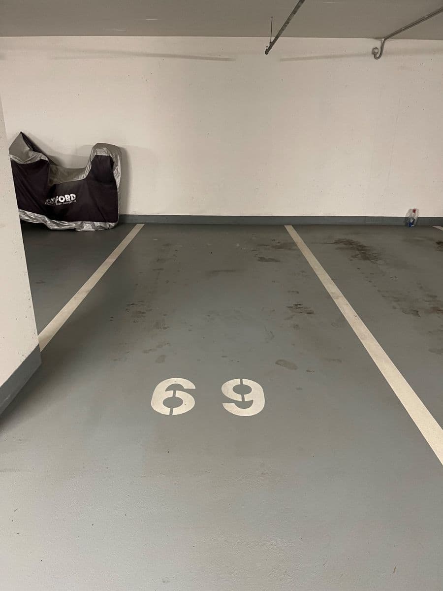 Pronájem garáže 12 m², Hlučkova, Praha, Praha Pronájem garáže 12 m², Hlučkova, Praha, Praha