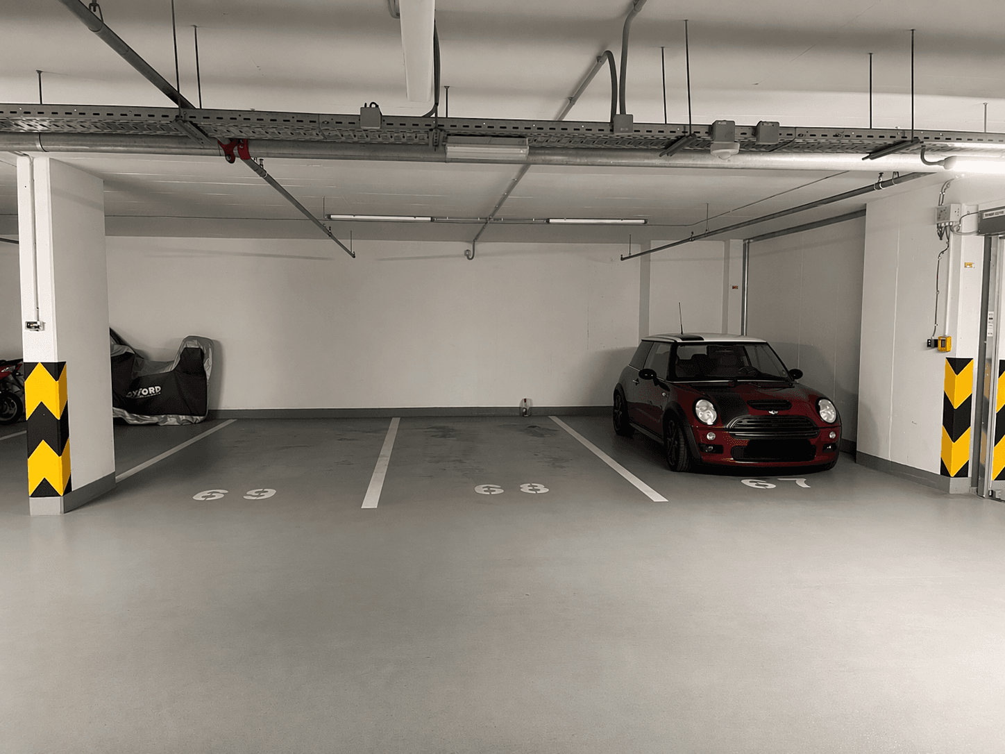 Pronájem garáže 12 m², Hlučkova, Praha, Praha Pronájem garáže 12 m², Hlučkova, Praha, Praha