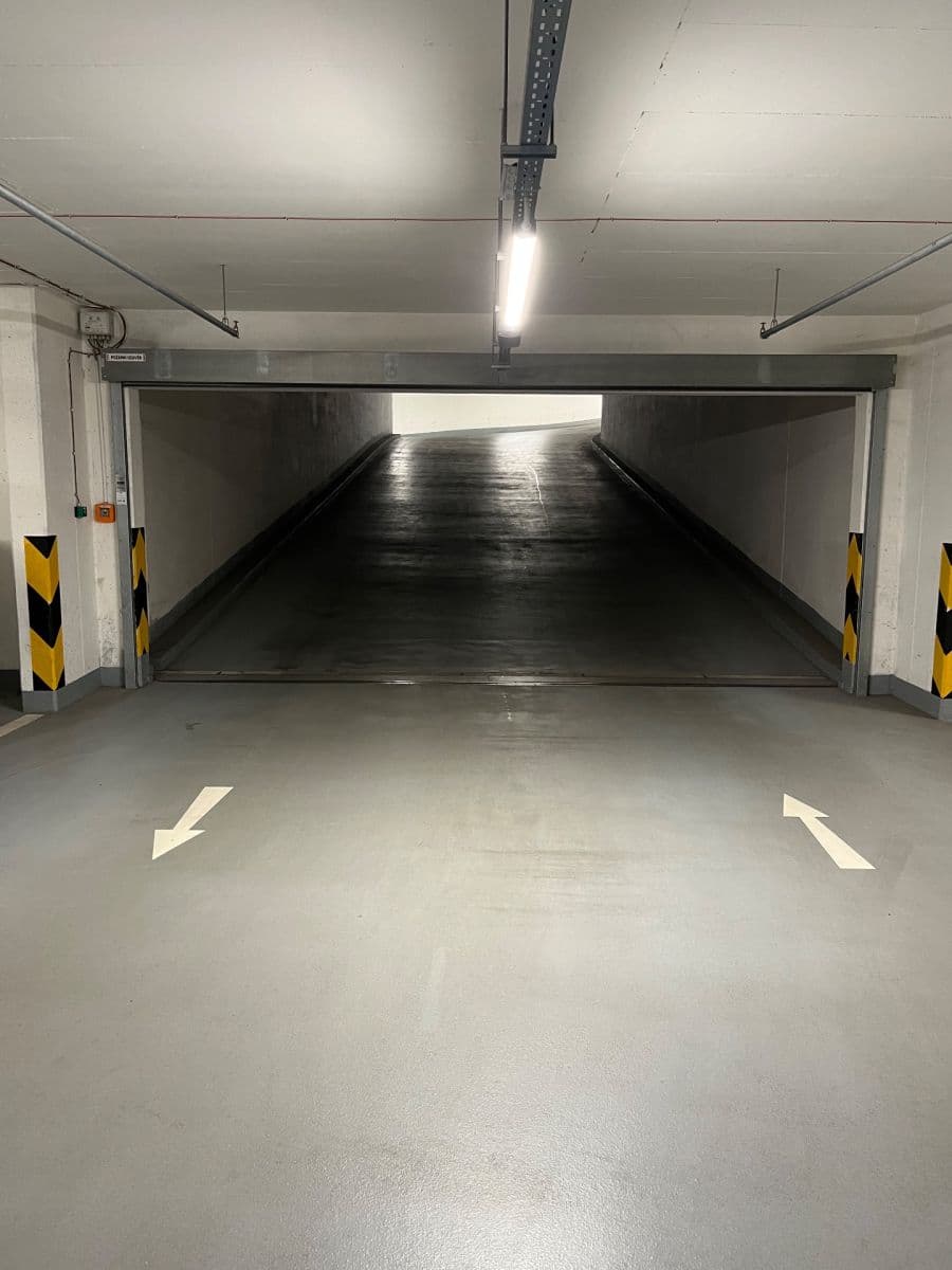 Pronájem garáže 12 m², Hlučkova, Praha, Praha Pronájem garáže 12 m², Hlučkova, Praha, Praha