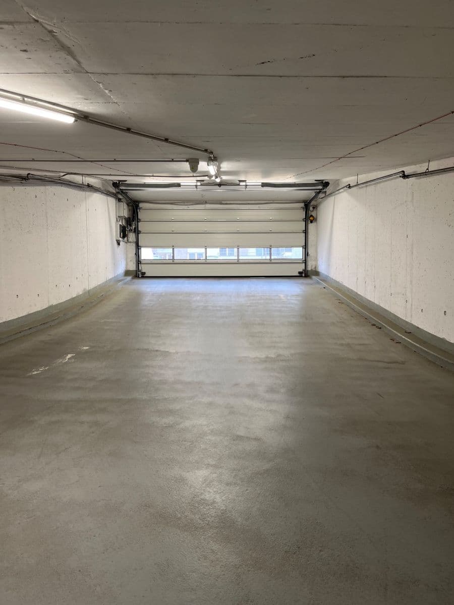 Pronájem garáže 12 m², Hlučkova, Praha, Praha Pronájem garáže 12 m², Hlučkova, Praha, Praha