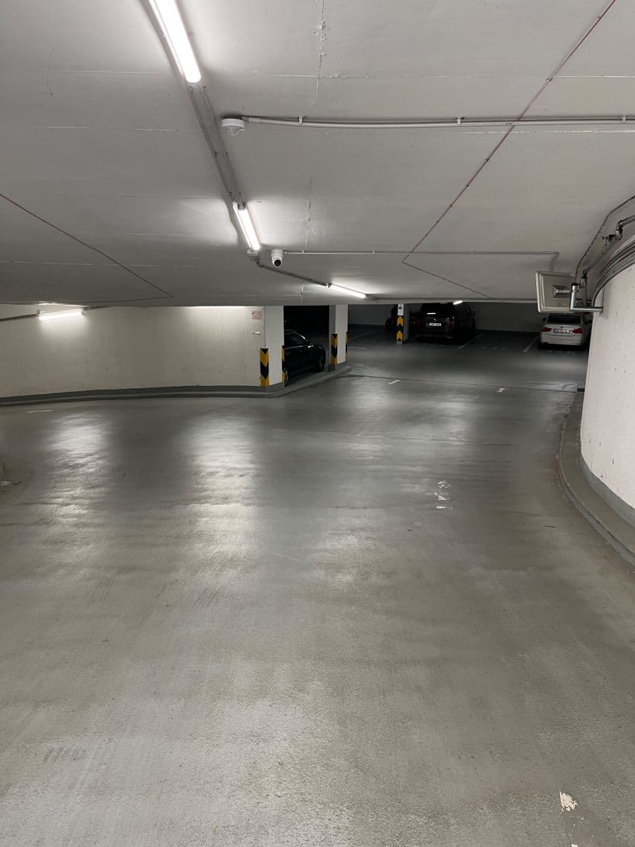 Pronájem garáže 12 m², Hlučkova, Praha, Praha Pronájem garáže 12 m², Hlučkova, Praha, Praha