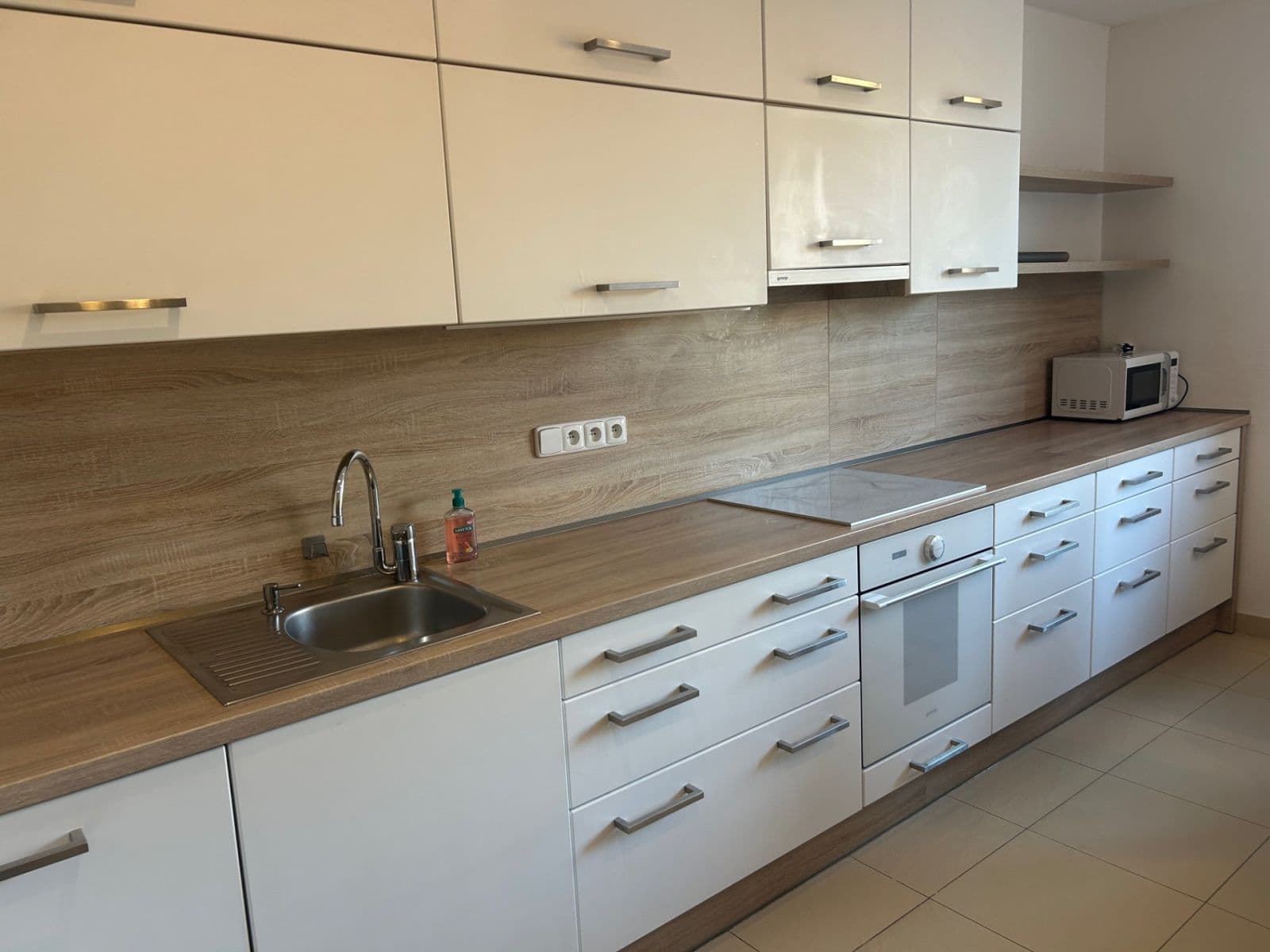 Pronájem bytu 3+1 121 m², Družstevní ochoz, Praha, Praha Pronájem bytu 3+1 121 m², Družstevní ochoz, Praha, Praha