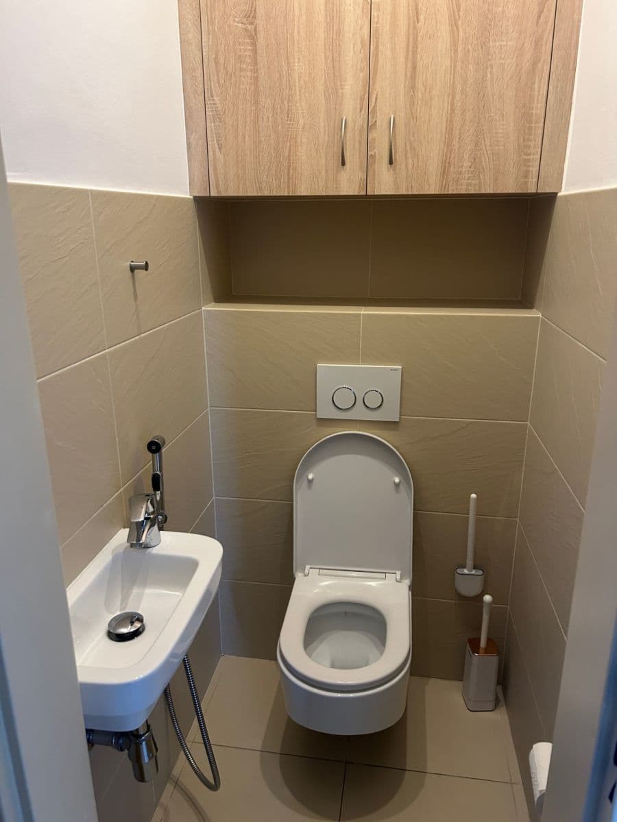 Pronájem bytu 3+1 121 m², Družstevní ochoz, Praha, Praha Pronájem bytu 3+1 121 m², Družstevní ochoz, Praha, Praha