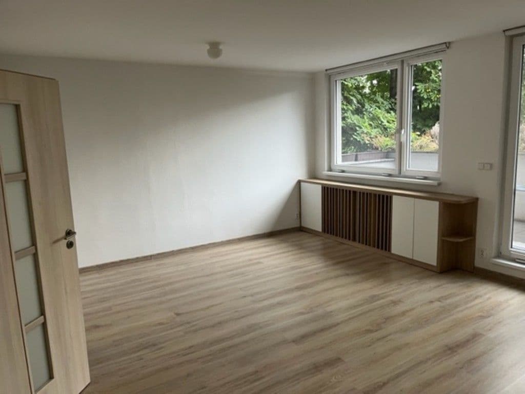 Pronájem bytu 3+1 121 m², Družstevní ochoz, Praha, Praha Pronájem bytu 3+1 121 m², Družstevní ochoz, Praha, Praha