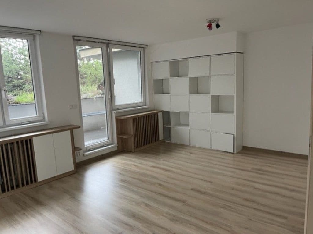Pronájem bytu 3+1 121 m², Družstevní ochoz, Praha, Praha Pronájem bytu 3+1 121 m², Družstevní ochoz, Praha, Praha