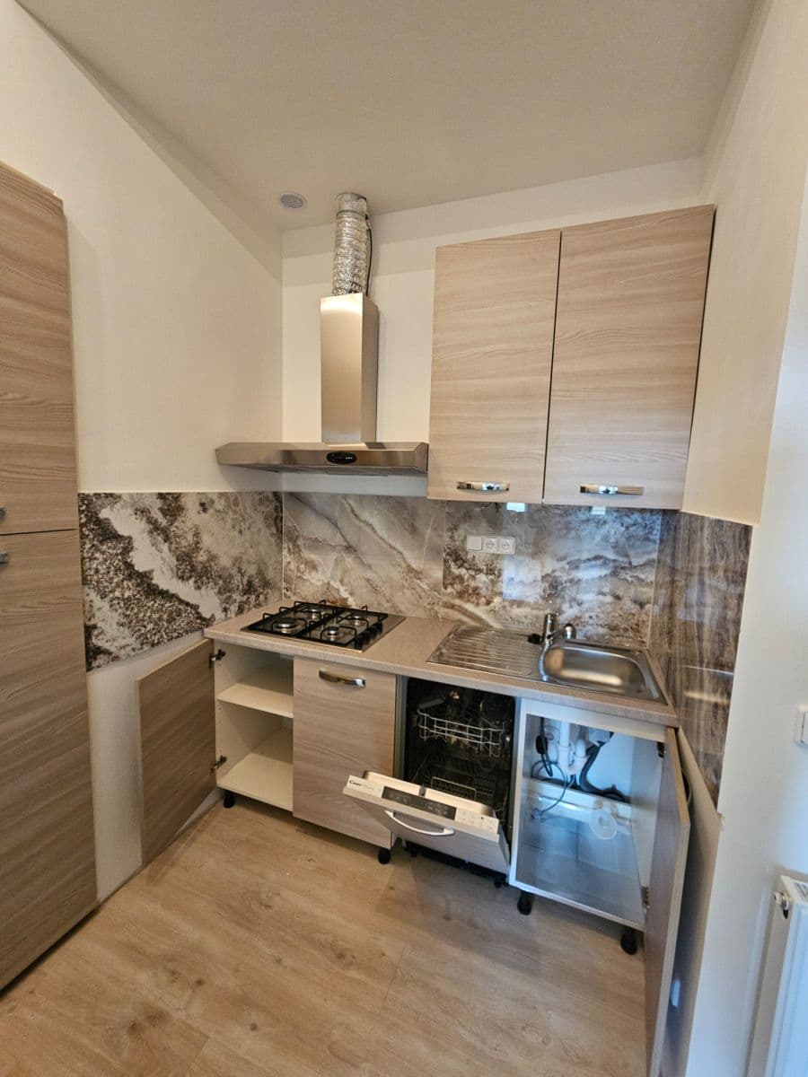 Pronájem bytu 3+1 97 m², Šubertova, Praha, Praha Pronájem bytu 3+1 97 m², Šubertova, Praha, Praha