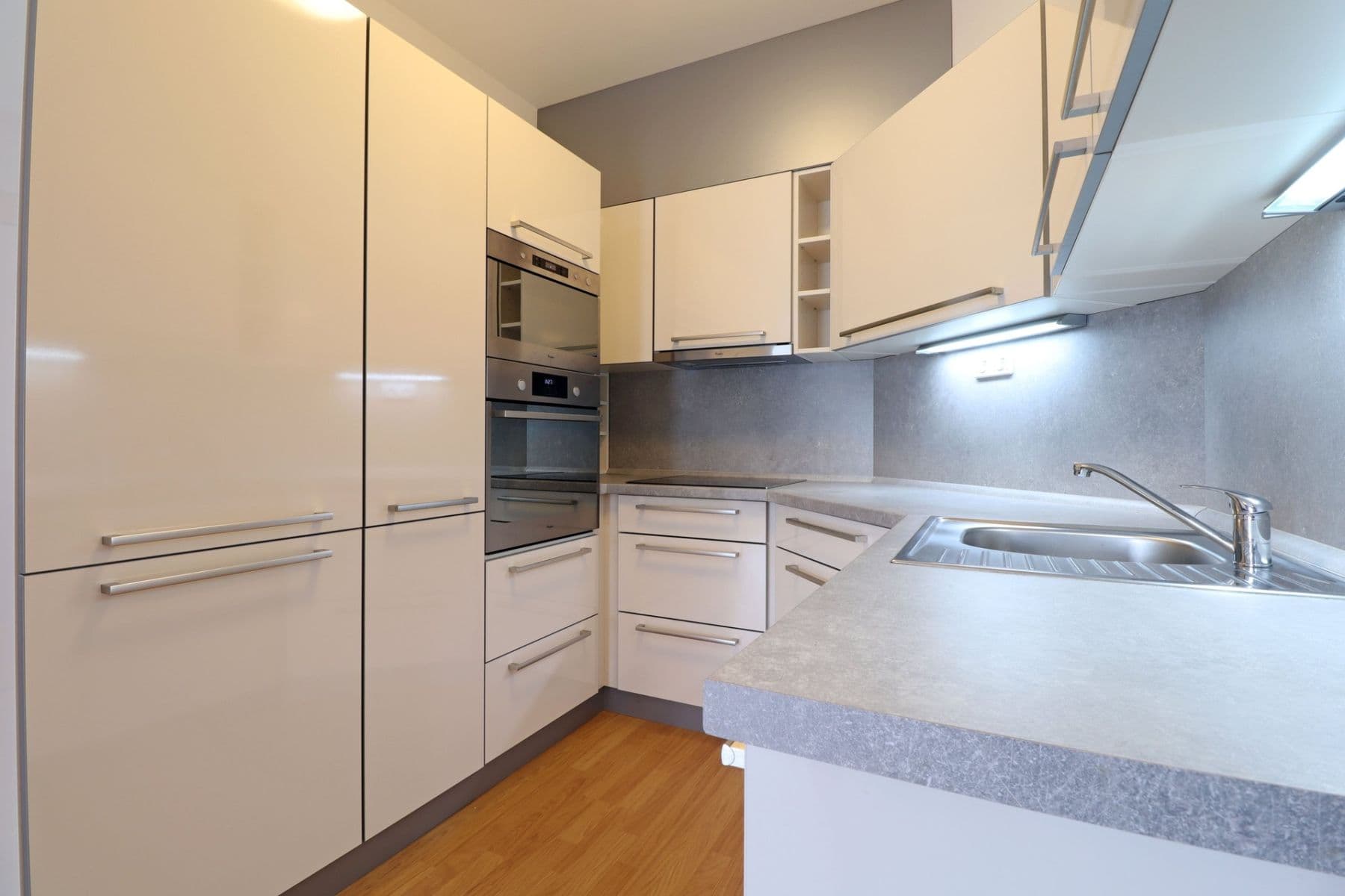 Pronájem bytu 2+kk 63 m², Hanusova, Praha, Praha Pronájem bytu 2+kk 63 m², Hanusova, Praha, Praha