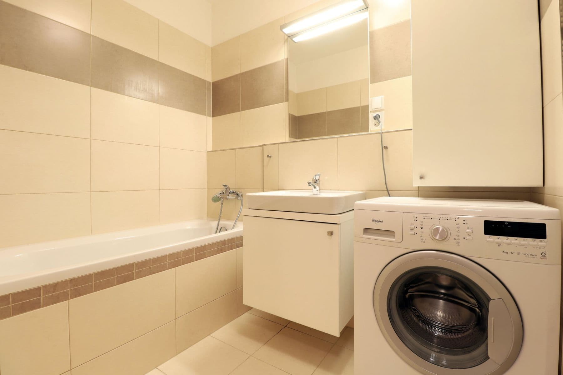 Pronájem bytu 2+kk 63 m², Hanusova, Praha, Praha Pronájem bytu 2+kk 63 m², Hanusova, Praha, Praha