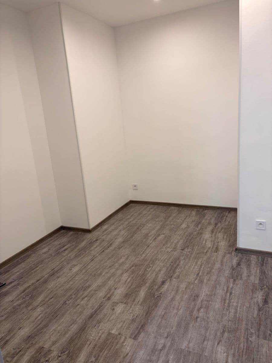 Pronájem bytu 2+kk 38 m², náměstí Dr. M. Horákové, Karlovy Vary, Karlovarský kraj Pronájem bytu 2+kk 38 m², náměstí Dr. M. Horákové, Karlovy Vary, Karlovarský kraj