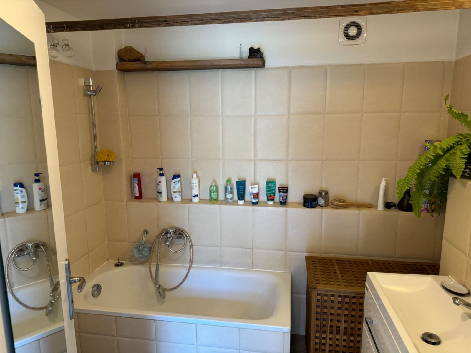 Pronájem domu 185 m², pozemek 2.075 m², Vlkov pod Oškobrhem, Středočeský kraj Pronájem domu 185 m², pozemek 2.075 m², Vlkov pod Oškobrhem, Středočeský kraj