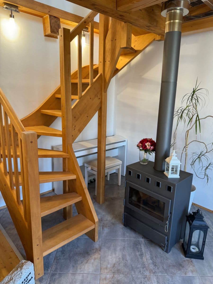 Pronájem domu 185 m², pozemek 2.075 m², Vlkov pod Oškobrhem, Středočeský kraj Pronájem domu 185 m², pozemek 2.075 m², Vlkov pod Oškobrhem, Středočeský kraj