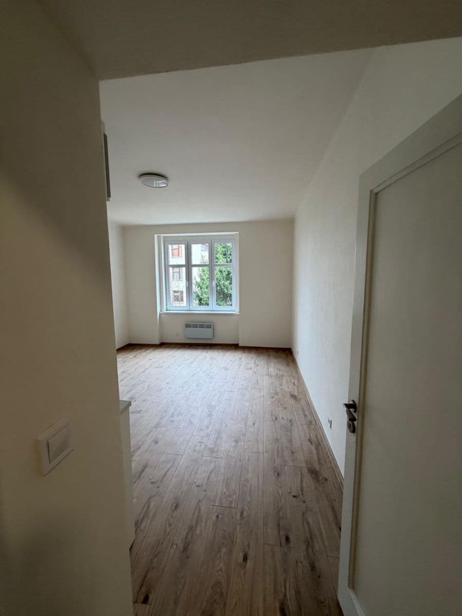 Pronájem bytu 2+kk 56 m², 28. pluku, Praha, Praha Pronájem bytu 2+kk 56 m², 28. pluku, Praha, Praha