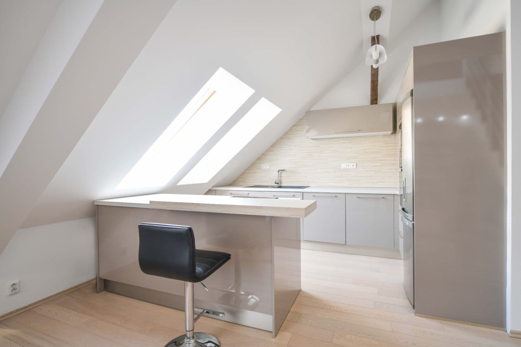 Prodej bytu 1+kk 58 m², Kamenická, Praha, Praha Prodej bytu 1+kk 58 m², Kamenická, Praha, Praha