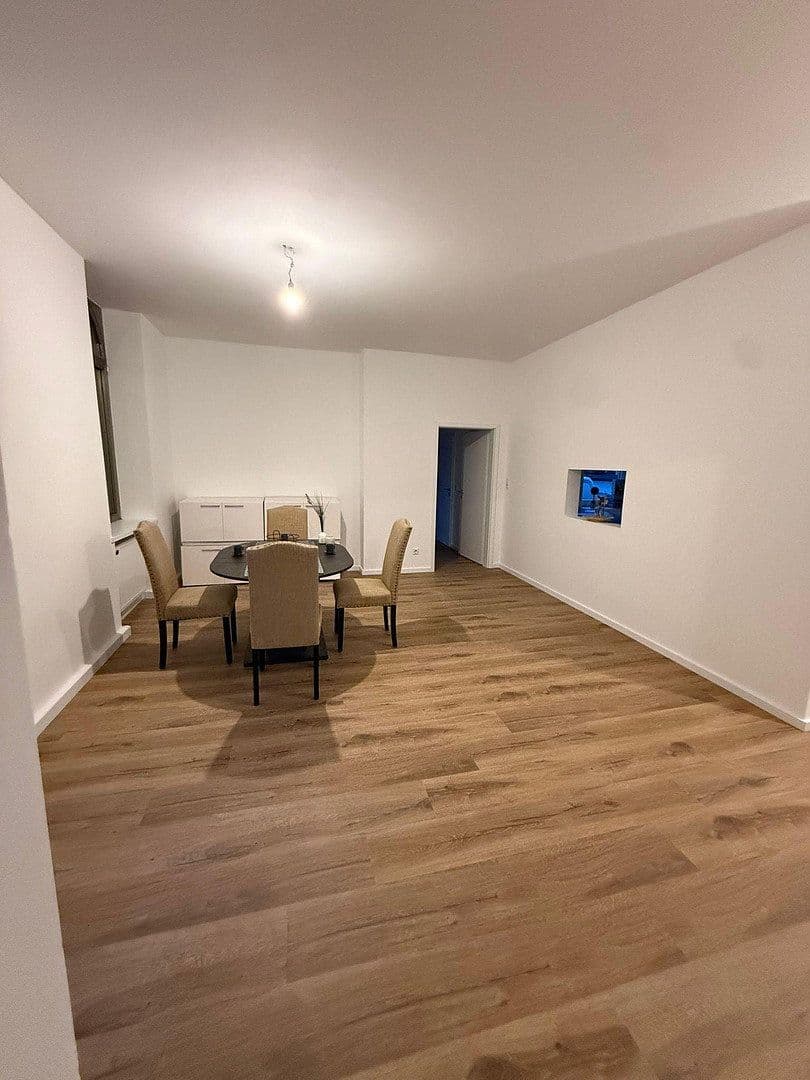 Prodej bytu 7+1 190 m², Offenbach an der Queich, Porýní-Falc Prodej bytu 7+1 190 m², Offenbach an der Queich, Porýní-Falc