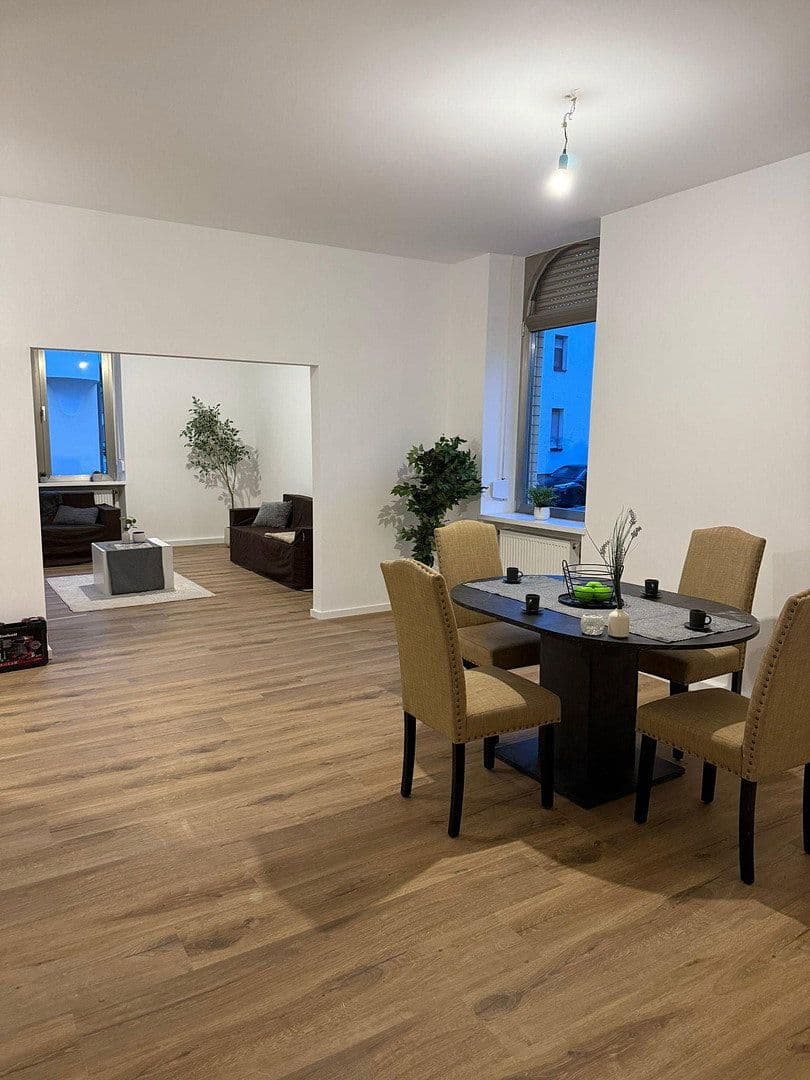 Prodej bytu 7+1 190 m², Offenbach an der Queich, Porýní-Falc Prodej bytu 7+1 190 m², Offenbach an der Queich, Porýní-Falc