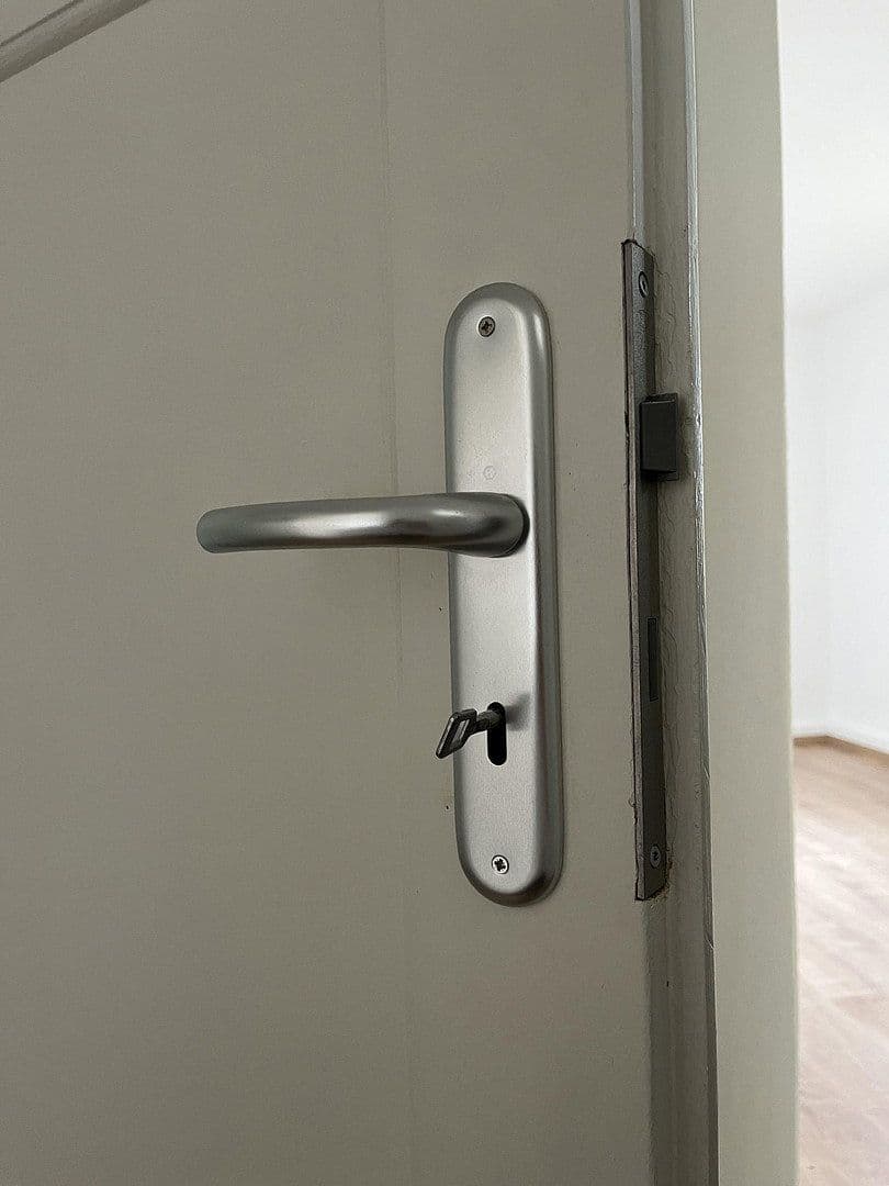 Pronájem bytu 3+1 51 m², Alte Holzhausener Straße 8, Leipzig, Sasko Pronájem bytu 3+1 51 m², Alte Holzhausener Straße 8, Leipzig, Sasko