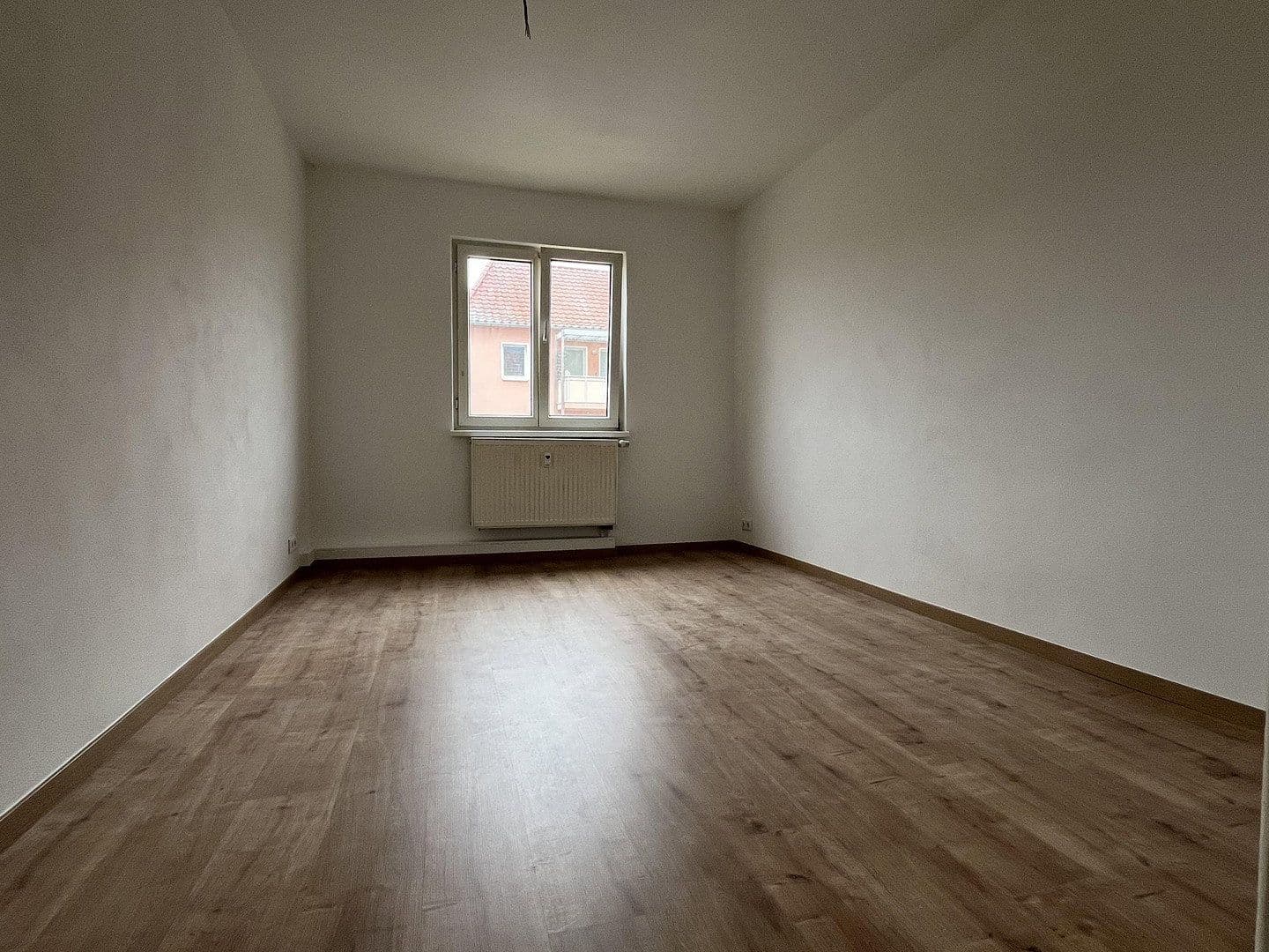 Pronájem bytu 3+1 51 m², Alte Holzhausener Straße 8, Leipzig, Sasko Pronájem bytu 3+1 51 m², Alte Holzhausener Straße 8, Leipzig, Sasko