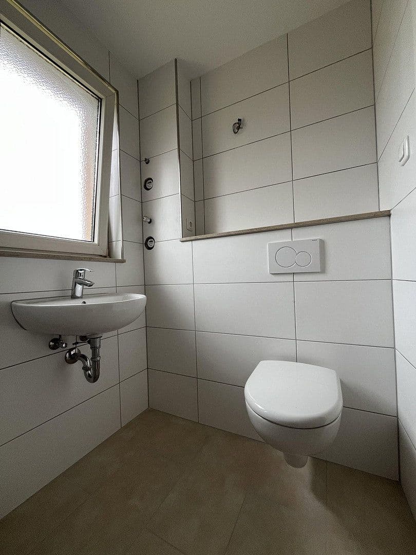 Pronájem bytu 3+1 51 m², Alte Holzhausener Straße 8, Leipzig, Sasko Pronájem bytu 3+1 51 m², Alte Holzhausener Straße 8, Leipzig, Sasko