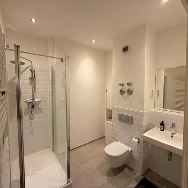 Prodej bytu 4+1 96 m², Andreasstraße 46, Berlin, Berlín Prodej bytu 4+1 96 m², Andreasstraße 46, Berlin, Berlín