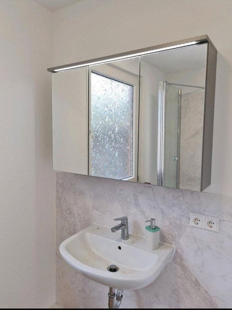 Pronájem bytu 1+1 35 m², Pfullingen, Bádensko-Württembersko Pronájem bytu 1+1 35 m², Pfullingen, Bádensko-Württembersko