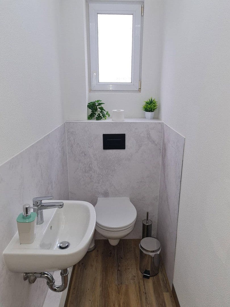 Pronájem bytu 1+1 35 m², Pfullingen, Bádensko-Württembersko Pronájem bytu 1+1 35 m², Pfullingen, Bádensko-Württembersko