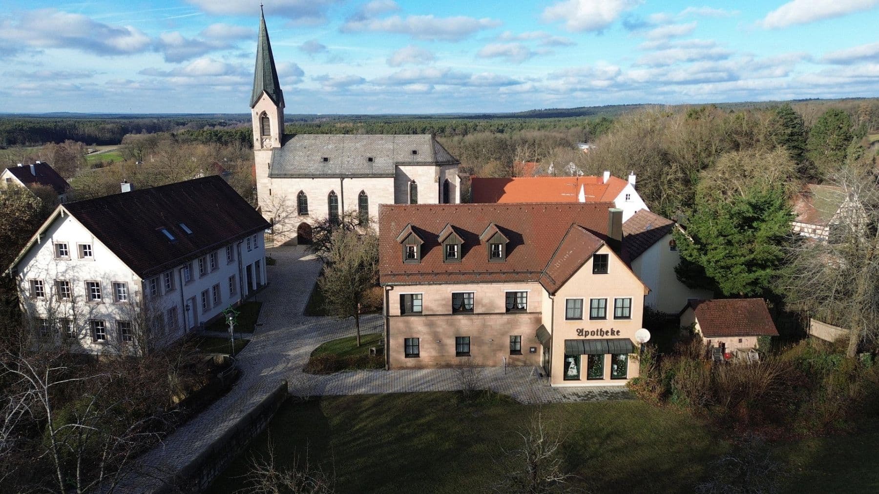 Pronájem bytu 5+1 165 m², Schlosshof 3, Pyrbaum, Bavorsko Pronájem bytu 5+1 165 m², Schlosshof 3, Pyrbaum, Bavorsko