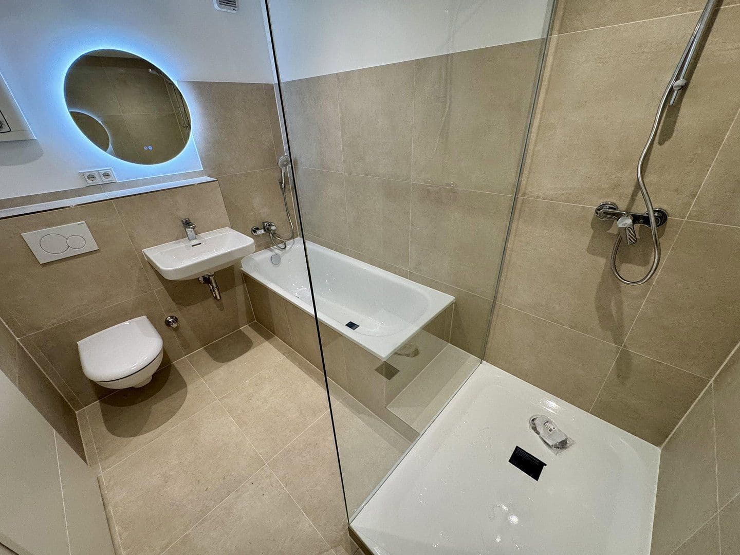 Prodej bytu 3+1 79 m², Köln, Severní Porýní-Vestfálsko Prodej bytu 3+1 79 m², Köln, Severní Porýní-Vestfálsko