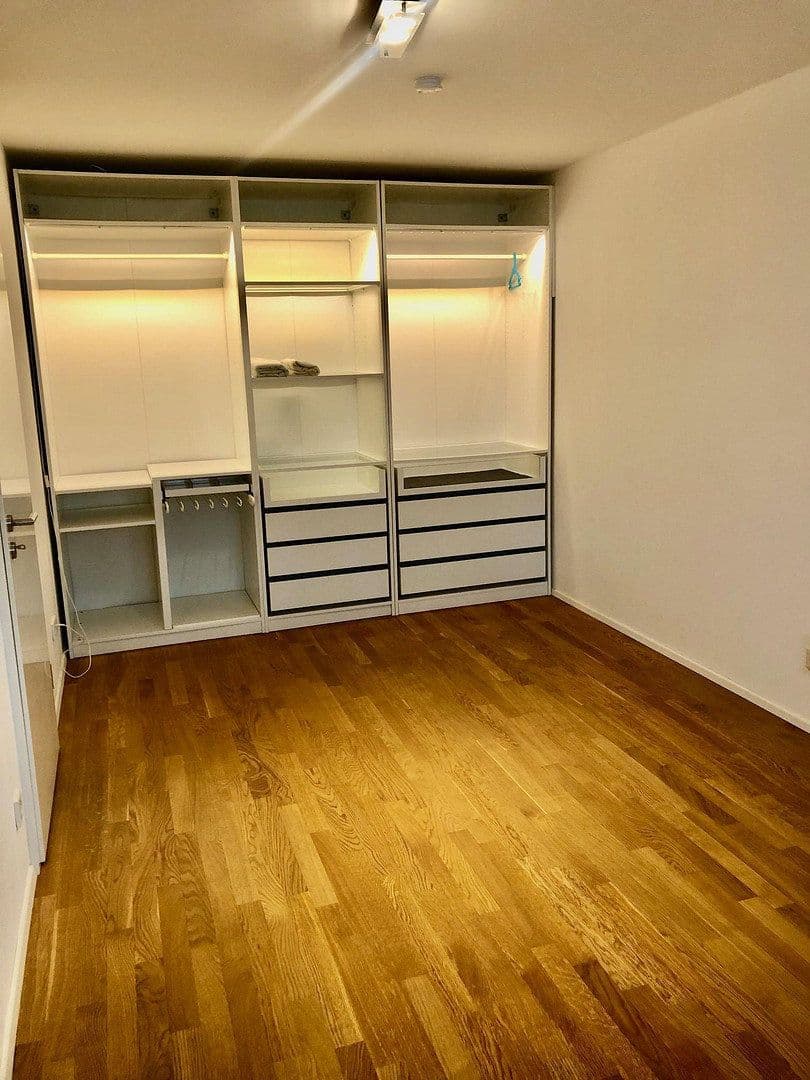 Pronájem bytu 3+1 80 m², Frankfurt am Main Riedberg, Hessen Pronájem bytu 3+1 80 m², Frankfurt am Main Riedberg, Hessen