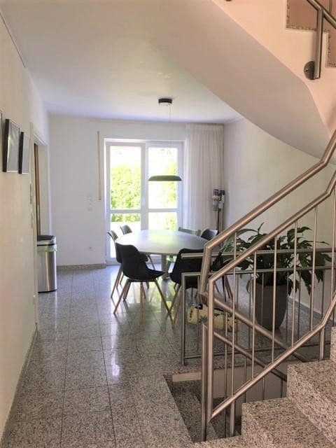 Pronájem domu 172 m², pozemek 325 m², München, Bavorsko Pronájem domu 172 m², pozemek 325 m², München, Bavorsko