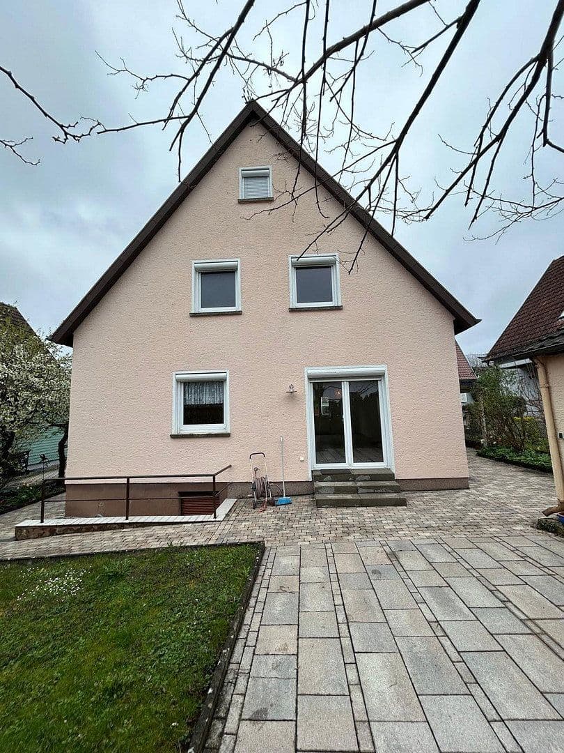 Prodej domu 145 m², pozemek 350 m², Robert-Koch-Weg 6, Böblingen, Bádensko-Württembersko Prodej domu 145 m², pozemek 350 m², Robert-Koch-Weg 6, Böblingen, Bádensko-Württembersko