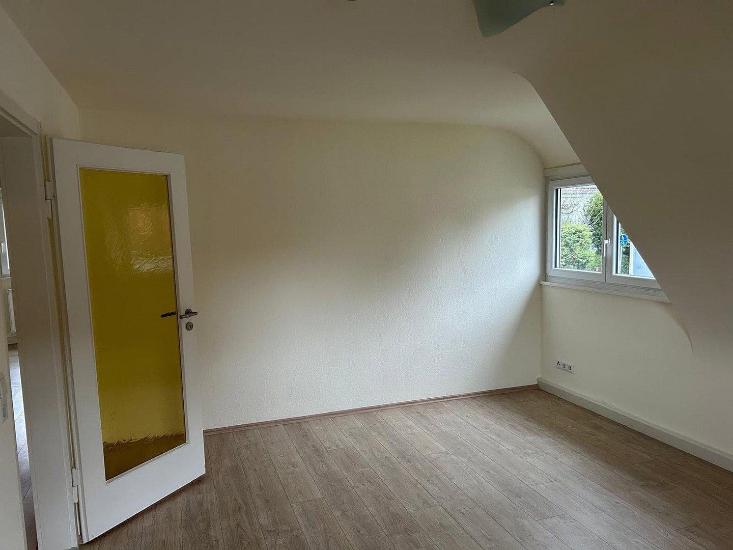 Prodej domu 145 m², pozemek 350 m², Robert-Koch-Weg 6, Böblingen, Bádensko-Württembersko Prodej domu 145 m², pozemek 350 m², Robert-Koch-Weg 6, Böblingen, Bádensko-Württembersko